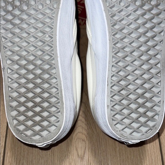 Vans Classic White Slip-On Shoes (Unisex) US Men’s 10.5 / US Women’s 12 - Picture 10 of 16